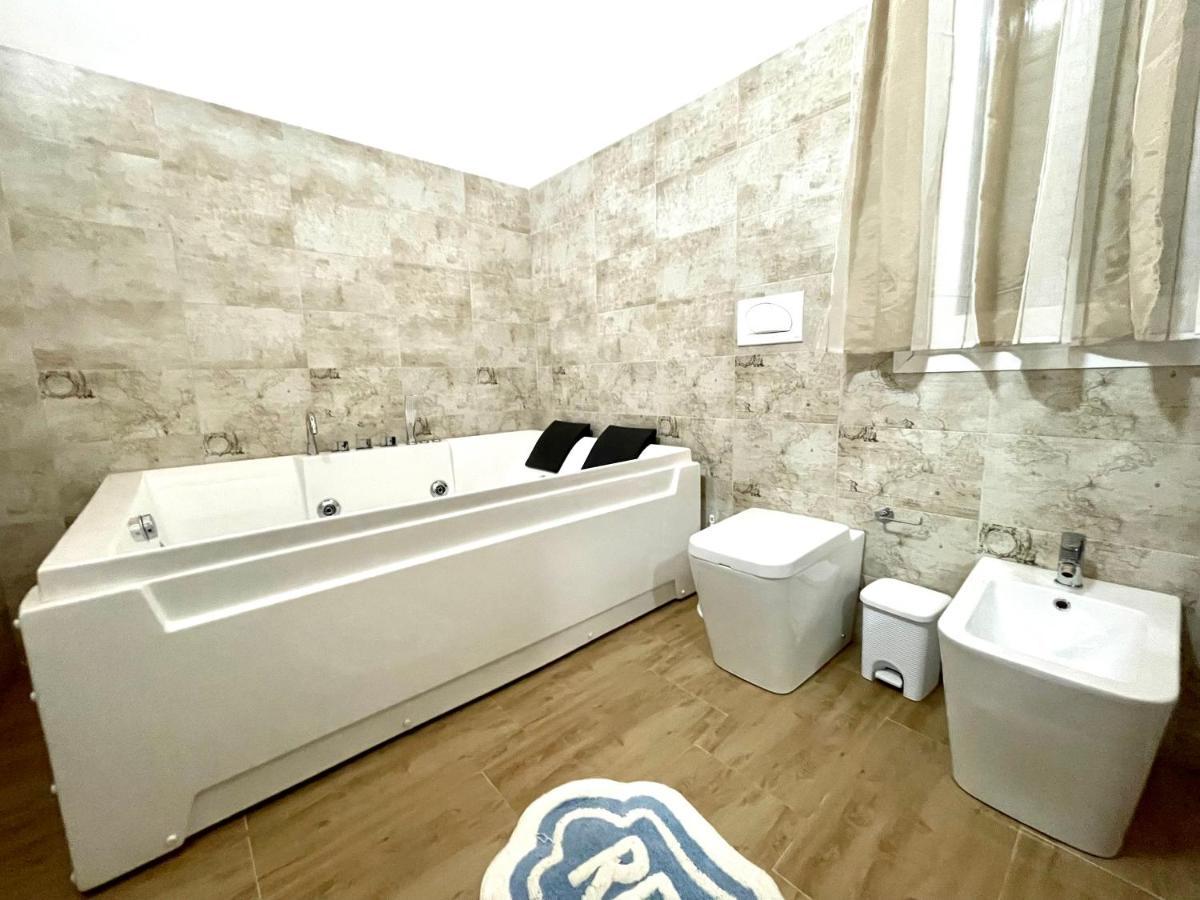 Villa Nunzia Con Piscina, Sauna E Idromassaggio. 佛罗里达 外观 照片