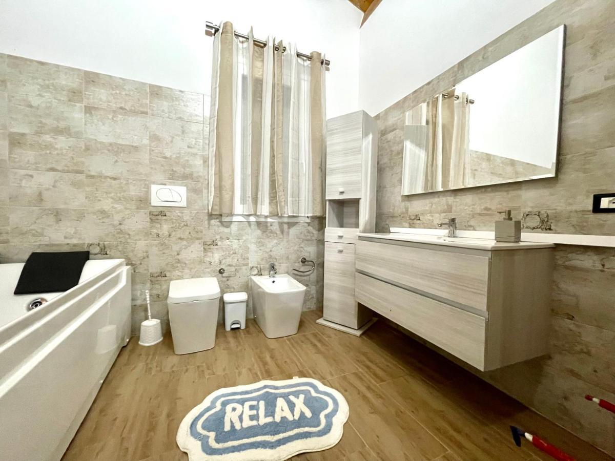 Villa Nunzia Con Piscina, Sauna E Idromassaggio. 佛罗里达 外观 照片